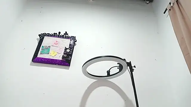 PetiteIvoryQueen19 online show from March 5, 4:13 am