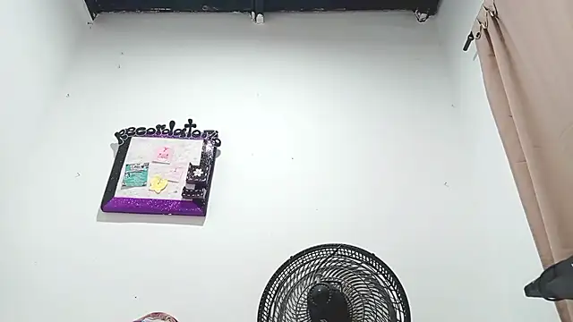 PetiteIvoryQueen19 online show from March 11, 4:54 am