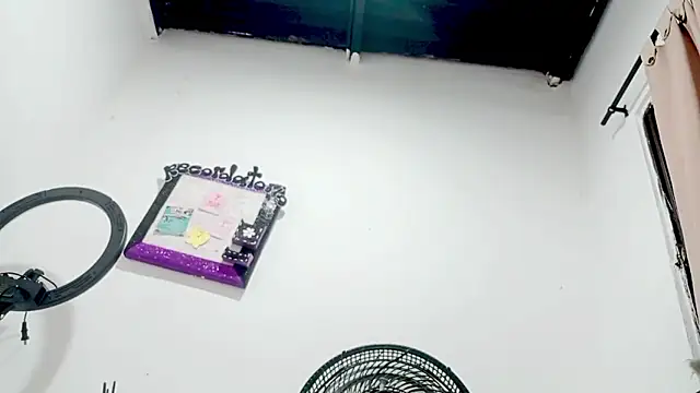 PetiteIvoryQueen19 online show from March 18, 7:19 am