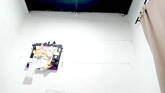 PetiteIvoryQueen19 online show from October 1, 6:41 am