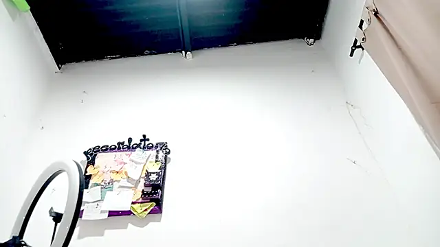 PetiteIvoryQueen19 online show from October 22, 4:13 am