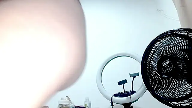 PetiteIvoryQueen19 online show from November 3, 1:19 am