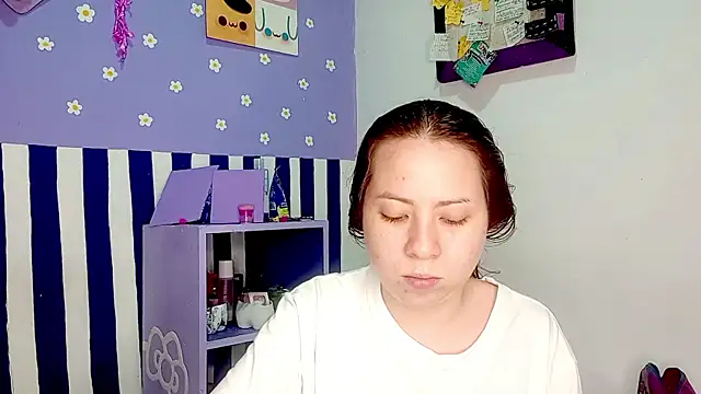 PetiteIvoryQueen19 online show from June 3, 5:32 am