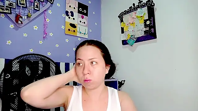 PetiteIvoryQueen19 online show from June 7, 5:22 am