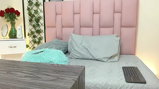 isabela ferrer  online show from February 4, 4:18 pm