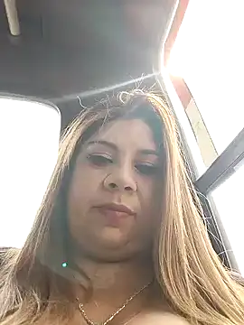 Laura-Hernandez online show from December 15, 6:15 pm