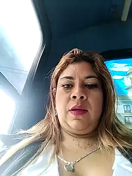 Laura-Hernandez online show from December 19, 3:30 pm