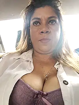 Laura-Hernandez online show from September 28, 3:06 pm