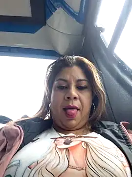 Snapshot of Laura-Hernandez chatting on May 1, 3:27 pm Laura-Hernandez online show from May 1, 3:27 pm
