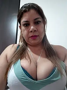 Snapshot of Laura-Hernandez chatting on May 5, 2:36 pm Laura-Hernandez online show from May 5, 2:36 pm