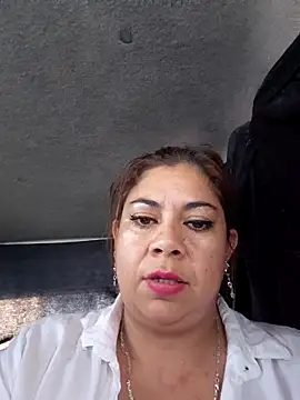 Snapshot of Laura-Hernandez chatting on May 11, 4:04 pm Laura-Hernandez online show from May 11, 4:04 pm