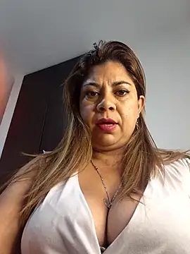 Snapshot of Laura-Hernandez chatting on May 14, 9:10 pm Laura-Hernandez online show from May 14, 9:10 pm