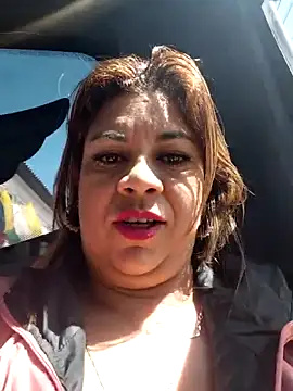 Snapshot of Laura-Hernandez chatting on May 20, 2:56 pm Laura-Hernandez online show from May 20, 2:56 pm