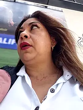 Snapshot of Laura-Hernandez chatting on May 23, 3:38 pm Laura-Hernandez online show from May 23, 3:38 pm