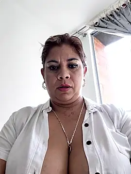 Snapshot of Laura-Hernandez chatting on May 30, 7:55 pm Laura-Hernandez online show from May 30, 7:55 pm
