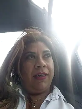 Snapshot of Laura-Hernandez chatting on June 4, 2:34 pm Laura-Hernandez online show from June 4, 2:34 pm