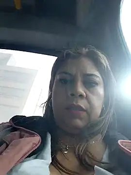 Snapshot of Laura-Hernandez chatting on June 6, 1:38 pm Laura-Hernandez online show from June 6, 1:38 pm