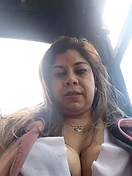 Laura-Hernandez online show from July 25, 3:53 pm