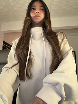 Snapshot of aly_golden_ chatting on April 23, 7:41 am aly golden online show from April 23, 7:41 am