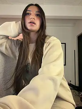 Snapshot of aly_golden_ chatting on May 9, 10:26 pm aly golden online show from May 9, 10:26 pm