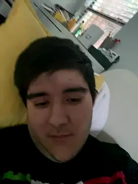 Snapshot of Yann_18 chatting on October 14, 11:38 pm Yann 18 online show from October 14, 11:38 pm