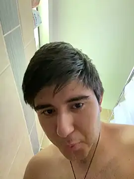 Snapshot of Yann_18 chatting on October 17, 8:22 pm Yann 18 online show from October 17, 8:22 pm