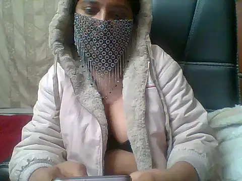 kamayanisingh24 online show from January 20, 8:18 pm