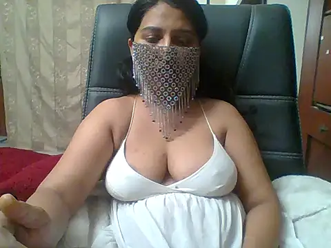 kamayanisingh24 online show from January 25, 3:41 pm