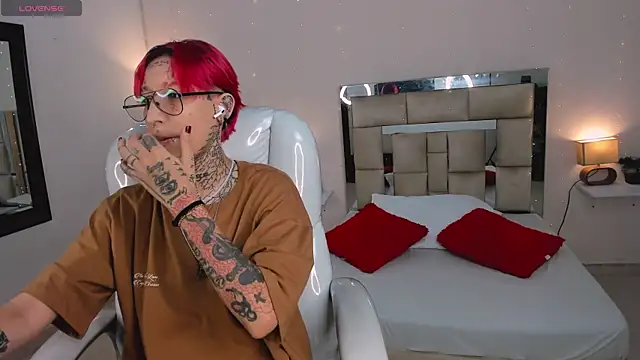 ravengreen  online show from January 24, 7:49 pm