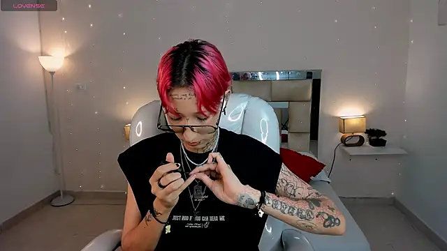 ravengreen  online show from January 28, 7:42 pm