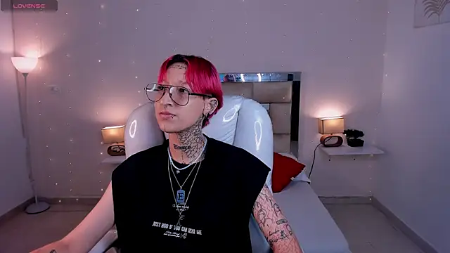 ravengreen  online show from January 28, 10:45 pm