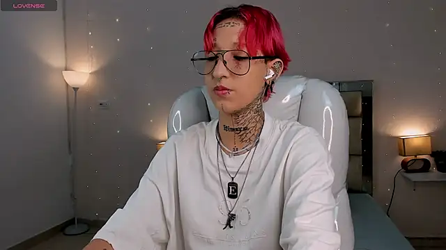 ravengreen  online show from January 29, 8:04 pm