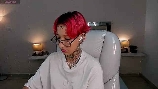 ravengreen  online show from January 30, 12:07 am