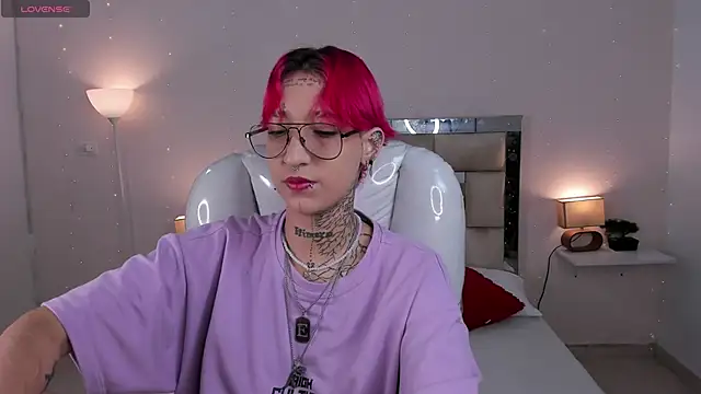 ravengreen  online show from February 4, 8:17 pm