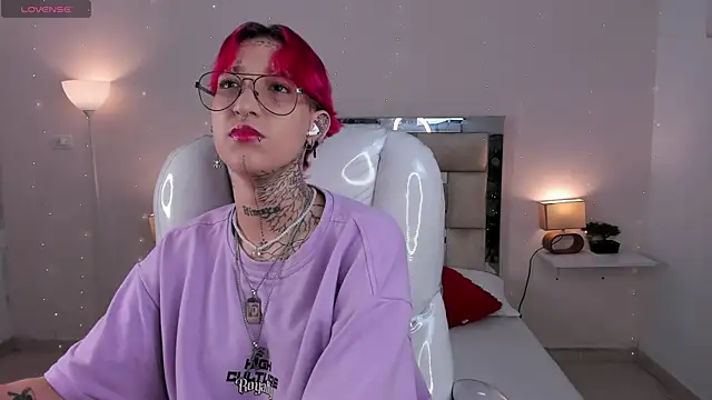 ravengreen  online show from February 4, 11:27 pm