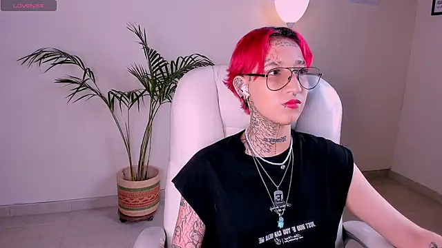 ravengreen  online show from February 6, 2:22 am