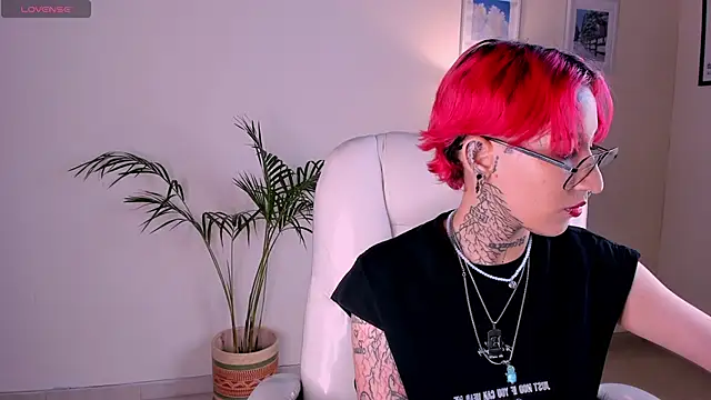 ravengreen  online show from February 6, 5:25 am