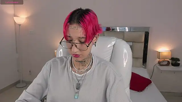 ravengreen  online show from February 8, 9:46 pm