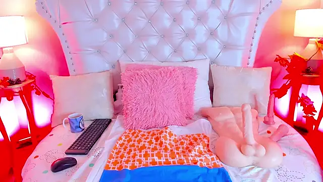 Snapshot of AliceLamore chatting on January 22, 2:56 pm AliceLamore online show from January 22, 2:56 pm