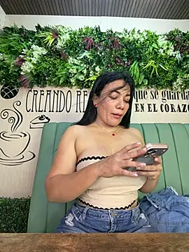 Snapshot of Abril10_ chatting on June 29, 11:16 pm Abril10 online show from June 29, 11:16 pm