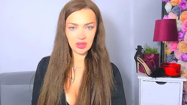 OliviaFantasy online show from November 3, 7:20 am