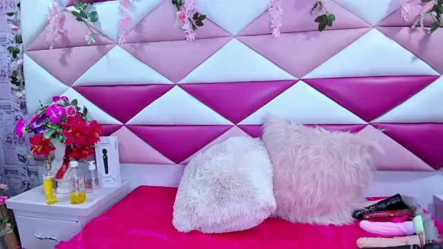 Snapshot of SalmaSantos chatting on September 19, 3:08 am SalmaSantos online show from September 19, 3:08 am