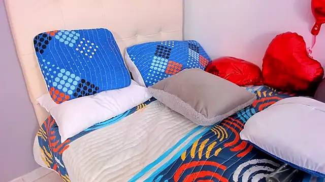 Maia W10 online show from February 18, 3:32 pm