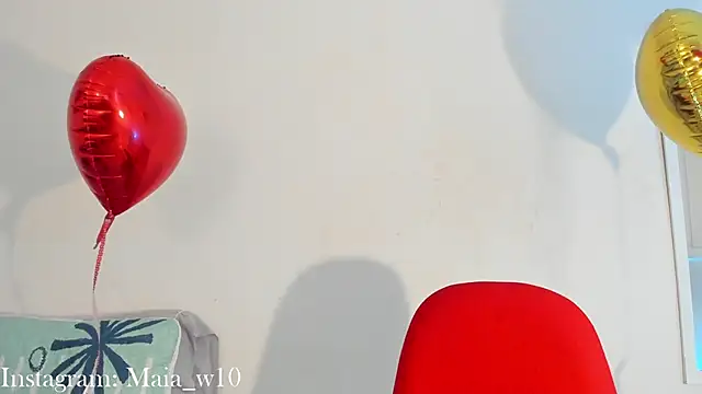 Maia W10 online show from February 26, 3:52 pm