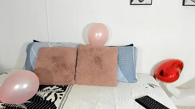 Maia W10 online show from March 17, 12:46 pm