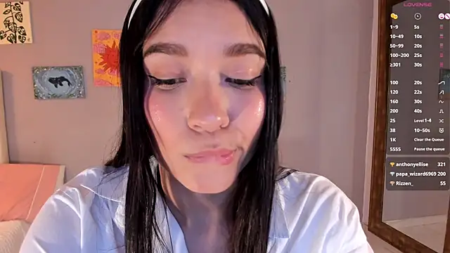 Maia W10 online show from April 19, 6:10 pm