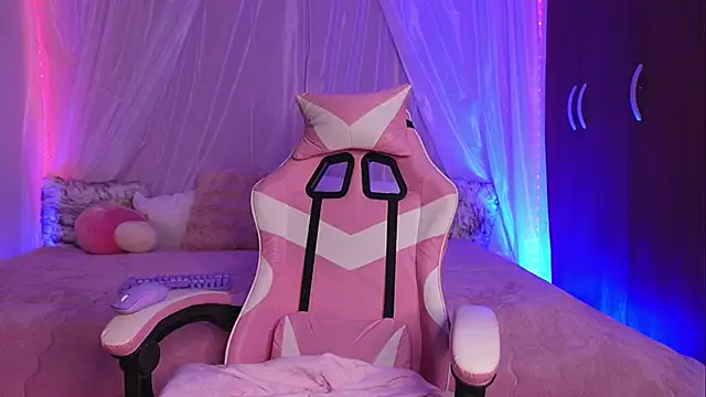 Lilou albrecht online show from April 10, 6:34 pm