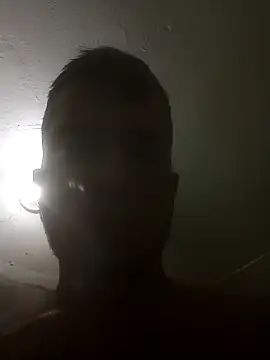 Snapshot of Fer345677 chatting on June 17, 4:48 am Fer345677 online show from June 17, 4:48 am