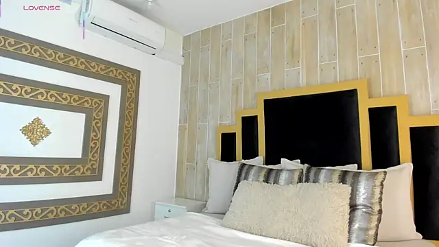 AriaFoster online show from November 1, 8:55 pm