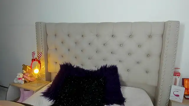 AngeleRoux online show from December 30, 1:15 am